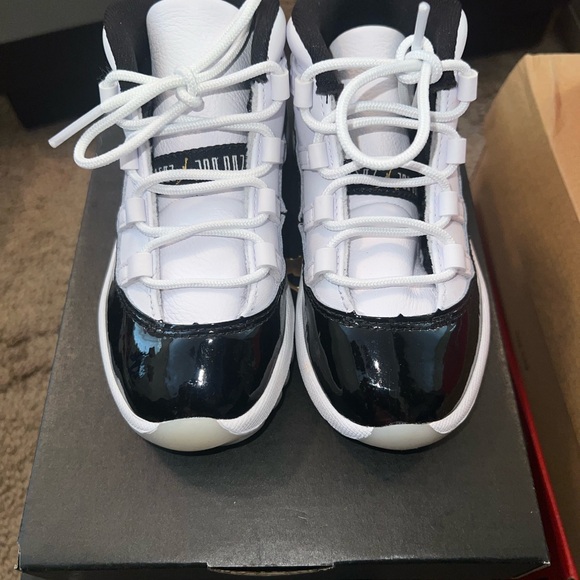 JORDAN 11 RETRO ‘Gratitude’ TD 9c - Picture 2 of 5